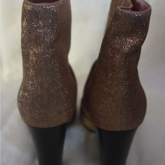 SEE BY CHLOE Designer Metallic Gold Pointed Toe Heel Bootie Shoes 39.5 $425 new - Picture 6 of 6